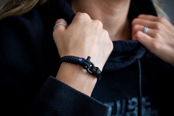 Maritimes Armband aus Segeltau, handgemacht, für Damen, mit Edelstahl Schäkel-Verschluss 3mm und Swarovski Schmuckstein CNB #7203